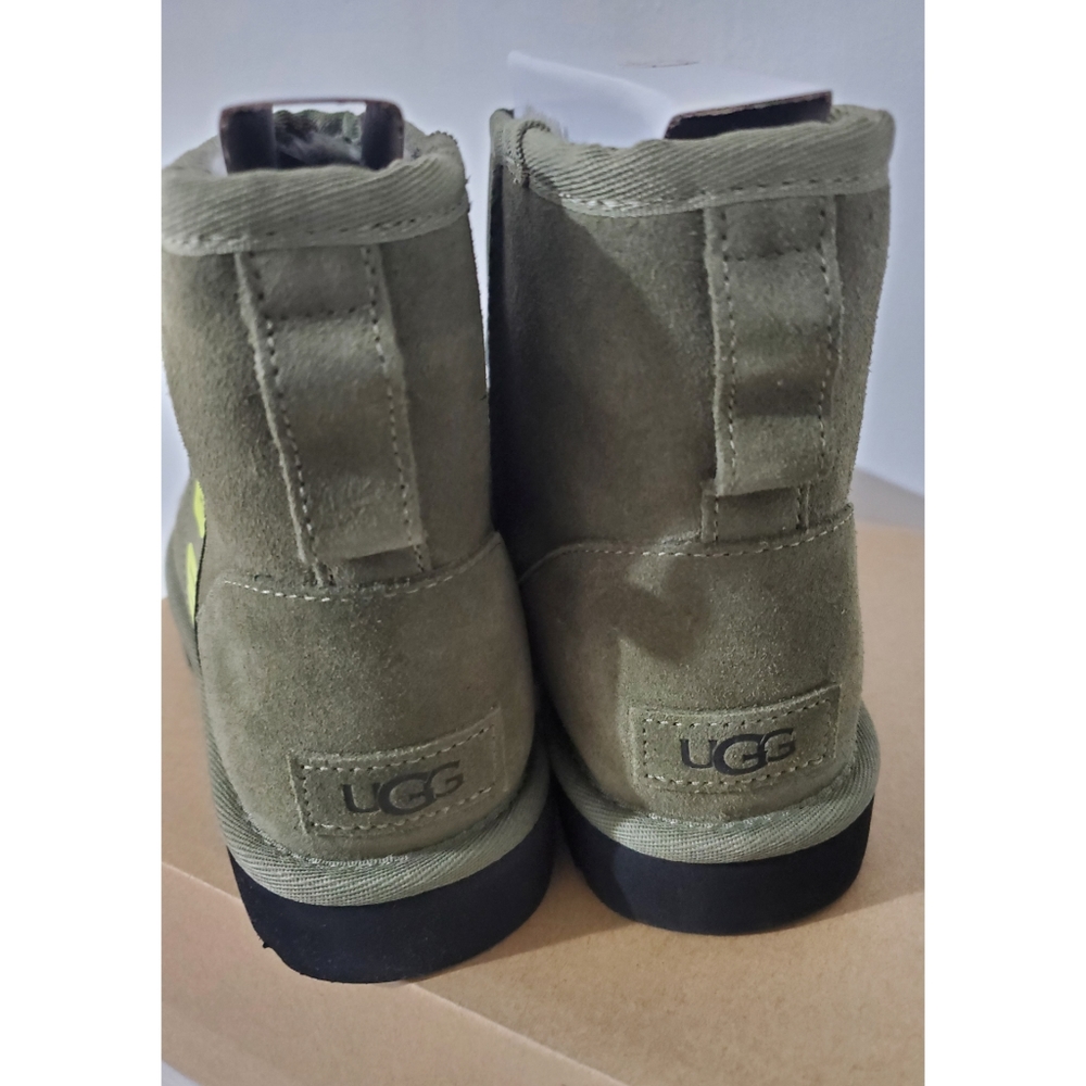 ❗️SOLD❗️Do not buy❗️UGG Australia Classic Mini Logo Sheepskin Boots - Picture 6 of 14